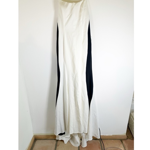 NWT Mac Duggal White and Black Evening Gown Size 12 Style 49003 Prom HoCo Formal - Picture 2 of 11